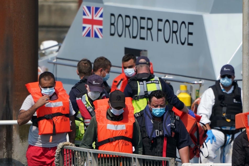 Die Zahl der Migranten ohne Papiere, die Großbritannien in kleinen Booten erreichen, hat in diesem Jahr die Gesamtzahl für das gesamte Jahr 2020 bereits übertroffen.