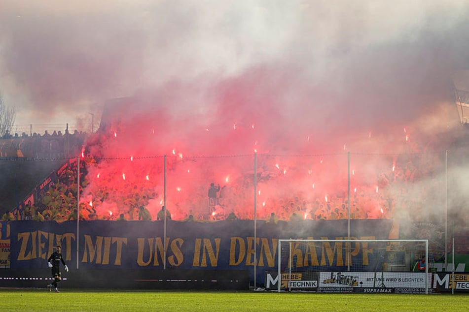 In der Regionalliga Nordost kommt es immer wieder zu Ausschreitungen, so auch vor wenigen Tagen bei der Partie FSV Zwickau gegen Lok Leipzig.