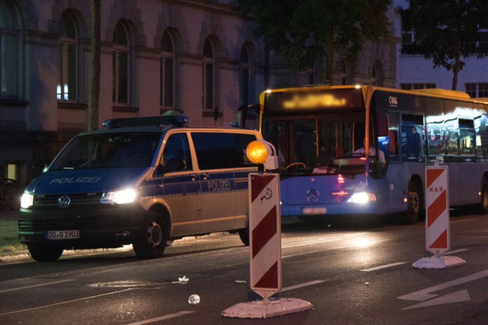 In der Nacht zu Sonntag musste die Polizei in Chemnitz zu einem Nachtbus ausrücken, in dem ein Mann einen Fahrgast beleidigt und beschimpft hatte. (Archivbild)