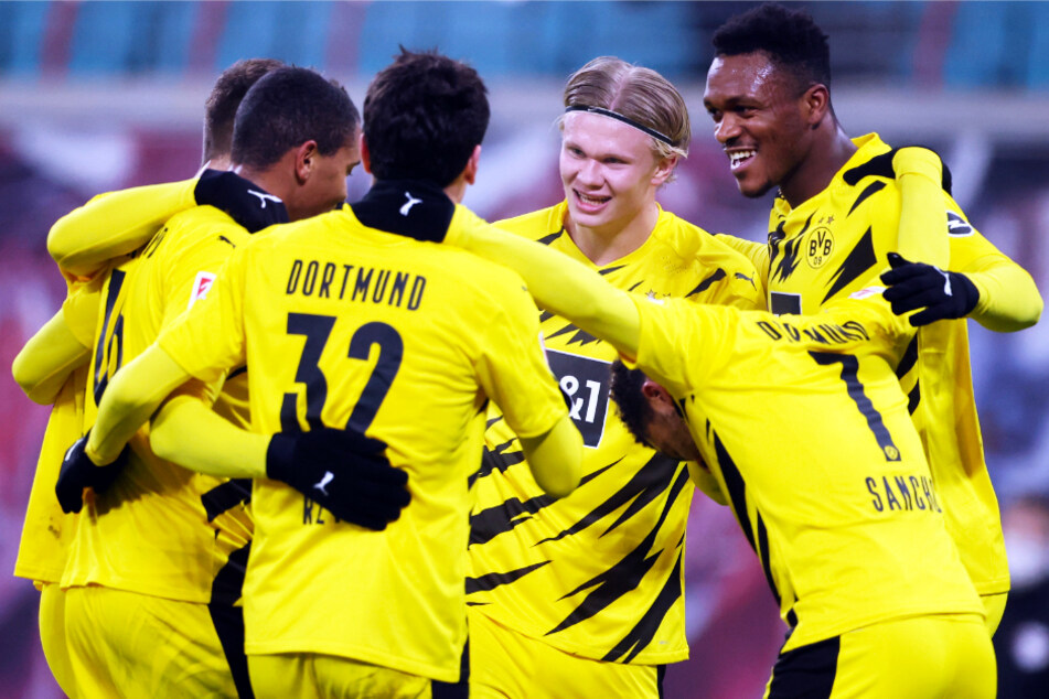 Erling Haaland (3.v.r.) erzielte einen Doppelpack für Dortmund und stellte seine herausragende Klasse ein weiteres Mal unter Beweis.