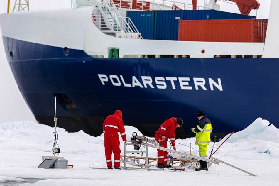 Welche Rolle spielen Wolken bei der dramatischen Eisschmelze in der Arktis? Dieser Frage wollen die Leipziger Forscher auf ihrer Expedition nachgehen.
