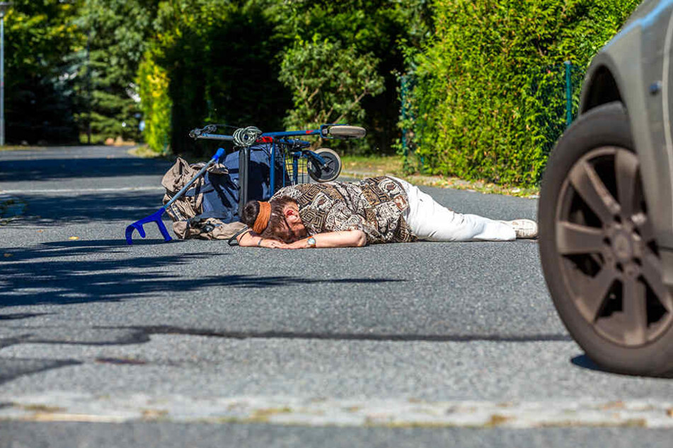 Plötzlich ohnmächtig: So wie hier kippte Sybille Viereck (59) auch schon auf der viel befahrenen Bautzner Landstraße um.