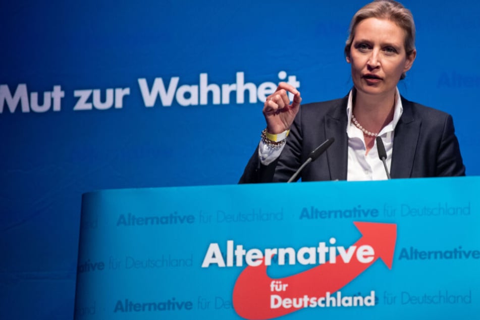 Mit Weidel und neuem Vorstand: AfD setzt Sonderparteitag fort