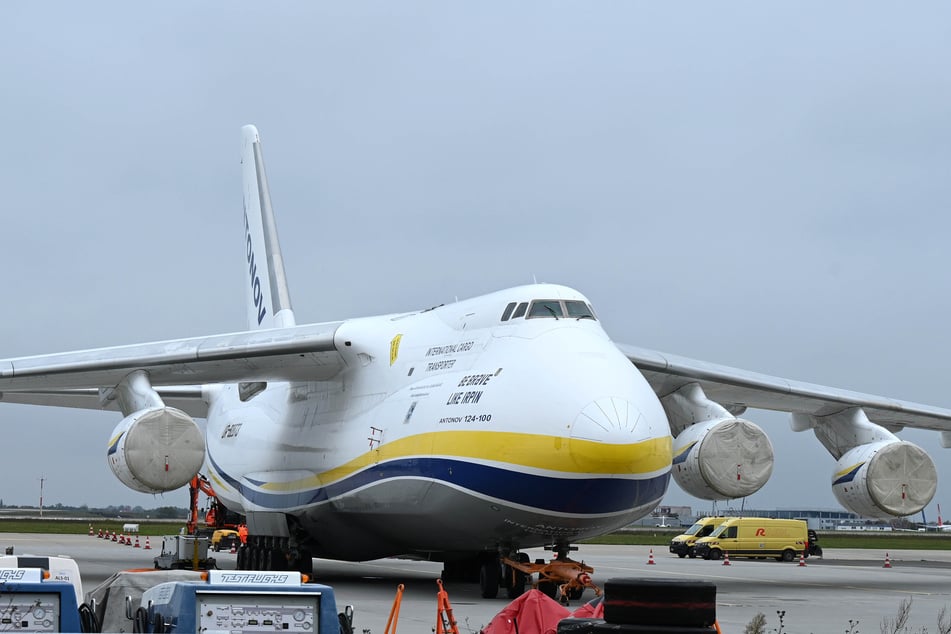 Die AN-124 kommt für den Transport schwerer Fracht zum Einsatz.