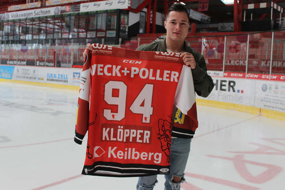 Die Nummer 94 steht ihm gut! Patrick Klöpper geht auch nächste Saison im Eispiraten-Trikot auf Torejagd.