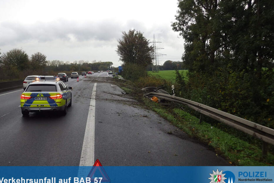 Die Leitplanke auf der A57 wurde ebenfalls beschädigt.