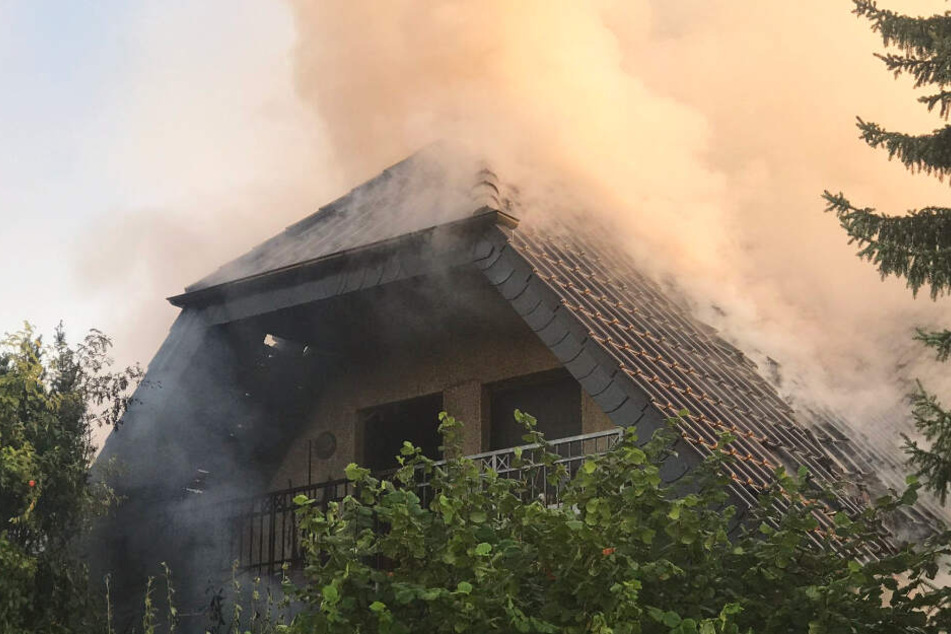 Die Feuerwehr Gießen veröffentlichte auf Twitter Fotos zu dem Brand.