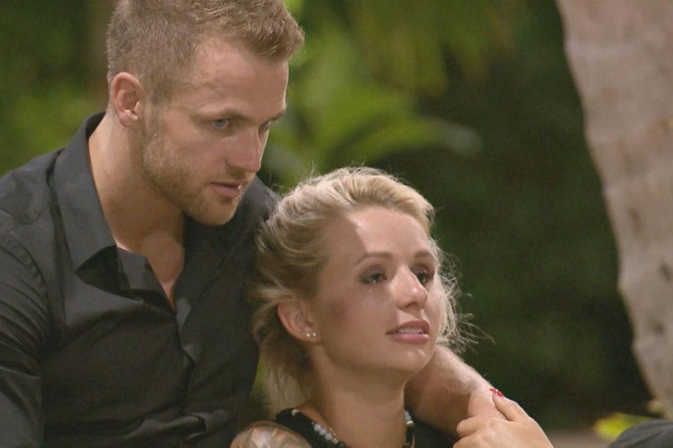 Im großen Finale kommen sich Philipp Stehler (29) und Carina Spack (21) doch noch näher.