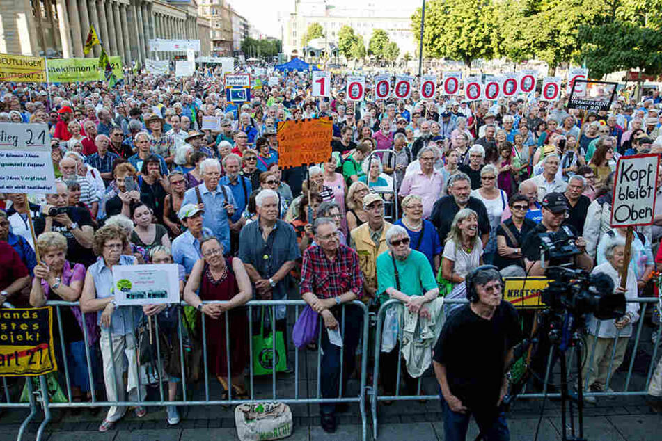 Teilnehmer bei einer Demonstration gegen das Projekt Stuttgart 21