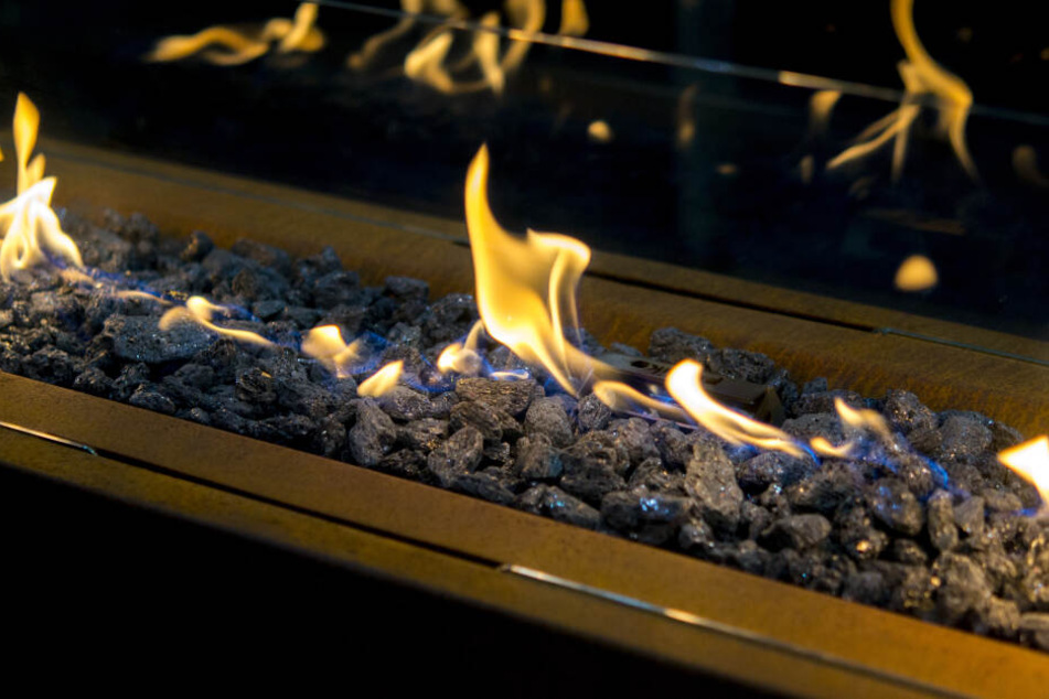 Ethanol-Öfen stellen laut Feuerwehr ein großes Brandrisiko dar, wenn sie unsachgemäß genutzt werden. (Symbolbild)