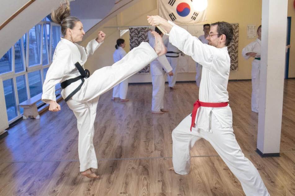 Elisabeth Jahnke (42) beim Training mit Schüler Marcus Bürgel (32).