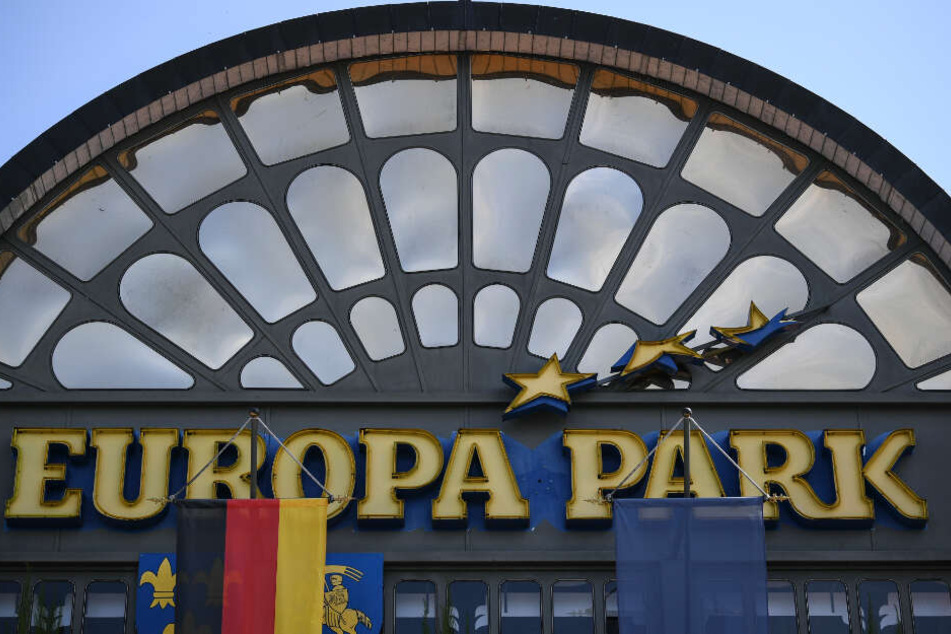 Ein Schild am Eingang des Europa Parks.