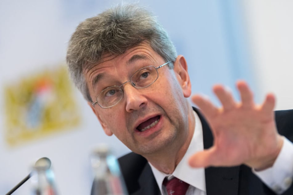 Michael Piazolo gibt sein Amt als Generalsekretär ab und konzentriert sich auf seine Arbeit als Kultusminister.