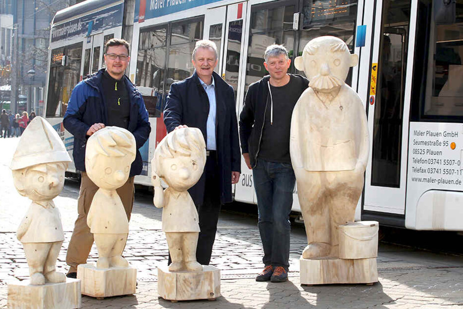 Wollen die Plauener Innenstadt neu beleben: Figuren-Künstler Andre Wolf (v.l.), Stadtwerke-Chef Peter Kober und Holzbildhauermeister Hartmut Rademann.