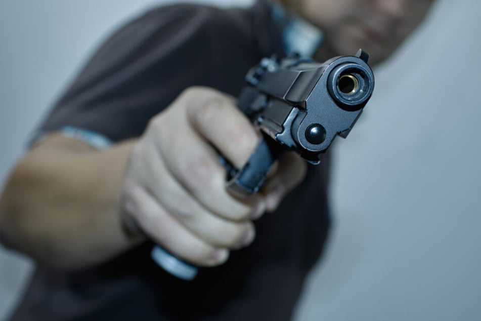 Mit einer Softair-Waffe soll ein 15-Jähriger drei Mitschüler verletzt haben (Symbolbild).