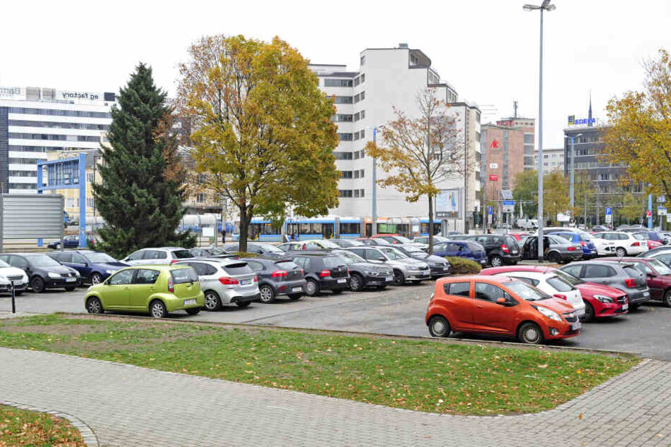 Auf Parkplätzen landen viele weggeworfene Werbekärtchen. Für den ASR "ein erhöhter Reinigungsaufwand".