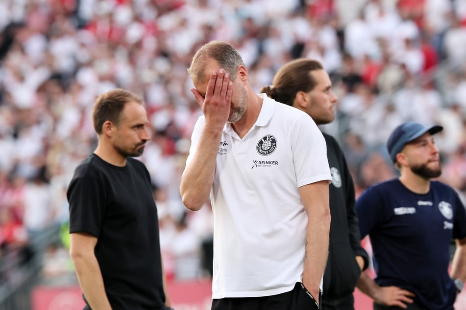 Lok Leipzigs Trainer Jochen Seitz (49) war letztes Jahr einer der Ersten, der den Kopf wieder heben konnte. Dieses Jahr fiel das deutlich schwerer.