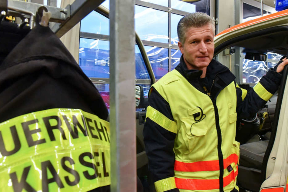 Feuerwehrmann Hans-Hermann Finke (Archivbild) wird an Heiligabend Dienst in der Wache haben.