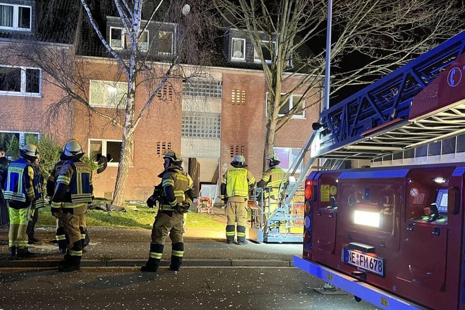 Die Ursache für die Explosion in der Obdachlosen-Unterkunft in Meerbusch war zunächst unklar.