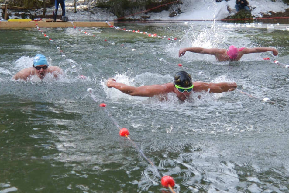 30 Athleten starteten am Sonnabend beim Ice Cup im Erzgebirge.