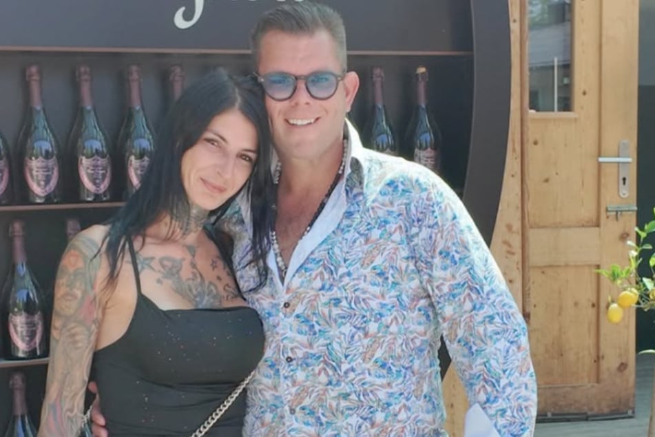 Zusammen mit ihrer kleinen Tochter ist Tanja bereits bei Dennis in dessen Kölner Wohnung eingezogen.