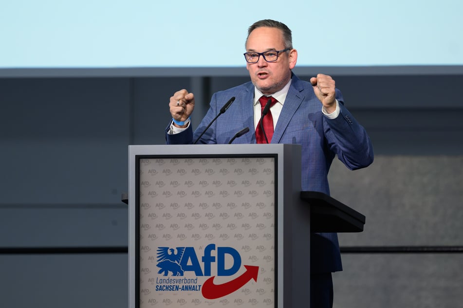 AfD-Landeschef Martin Reichardt (56) soll auf einer Privatveranstaltung den Hitlergruß gezeigt haben.