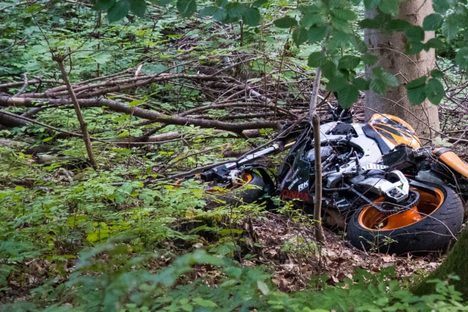 37 jahriger stirbt bei motorrad unfall mitfahrerin 36 wird schwer verletzt tag24