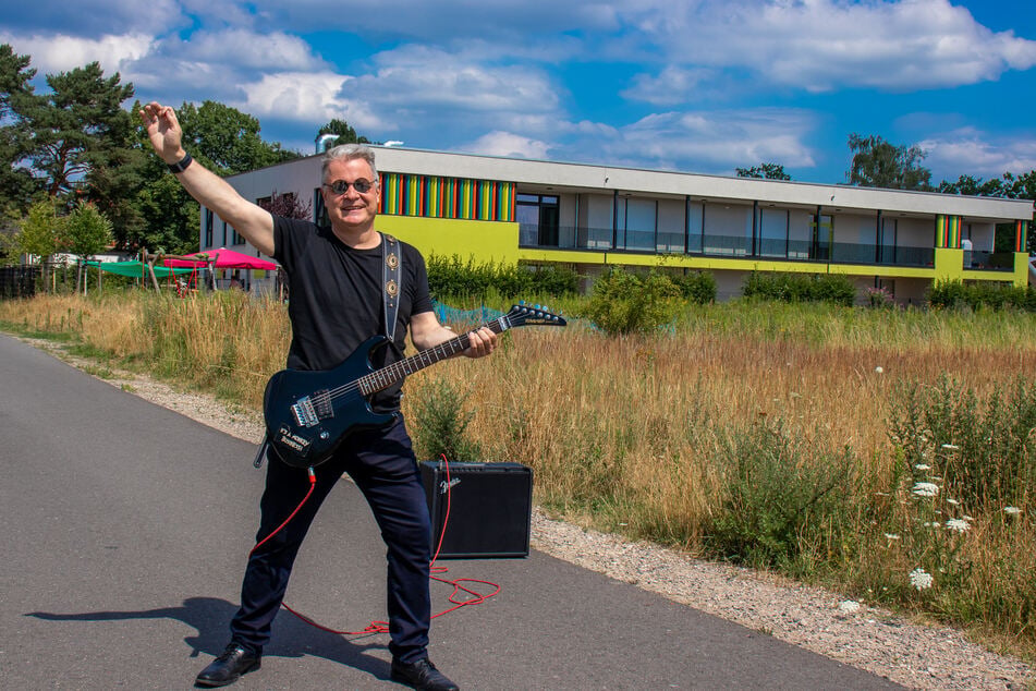 Bernd Albers (56, Bürger für Bürger) ist Bürgermeister und inoffizieller "Rock 'n' Roll"-Beauftragter von Stahnsdorf im Kreis Potsdam-Mittelmark.