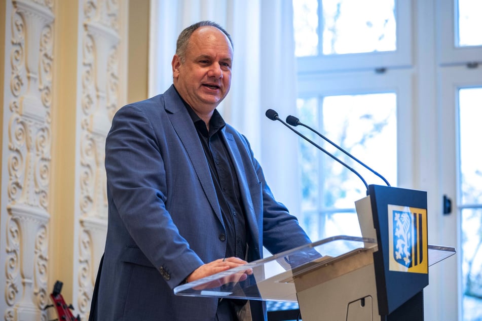 Oberbürgermeister Dirk Hilbert (53, FDP) erholt sich an der Ostsee.