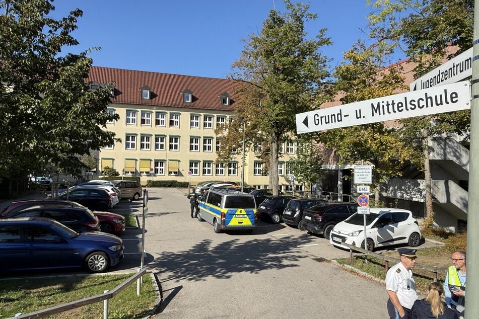 An der Mittelschule Friedberg wurden zwei Jungen mit einem Hammer angegriffen und verletzt.
