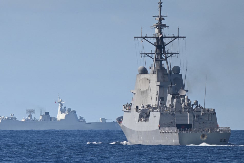 China has offered assistance to two US Navy aircraft after they crashed during "routine operations" in the South China Sea on Sunday.