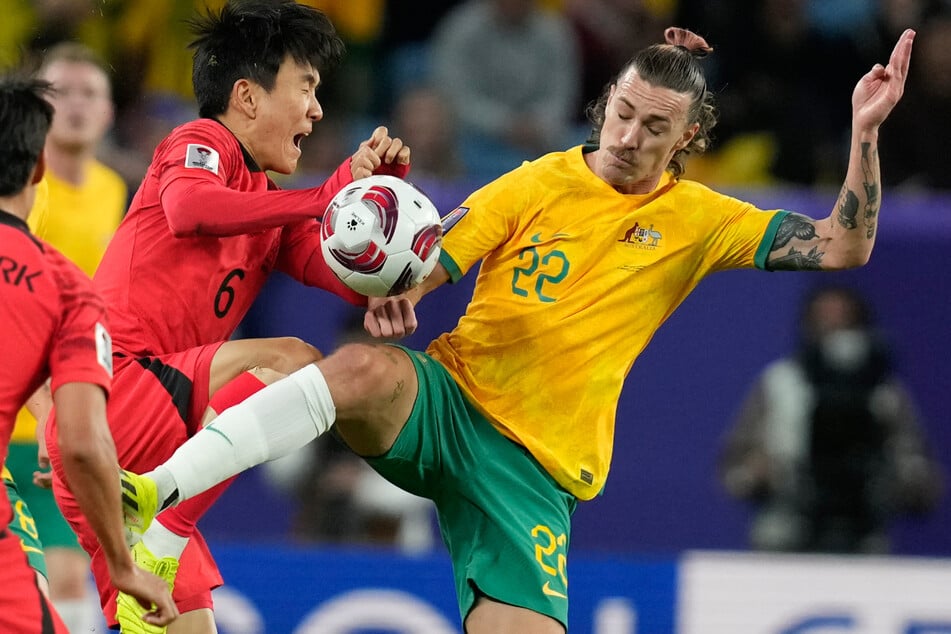 Jackson Irvine (31, r) ist mit Australien in der WM-Qualifikation gefordert.