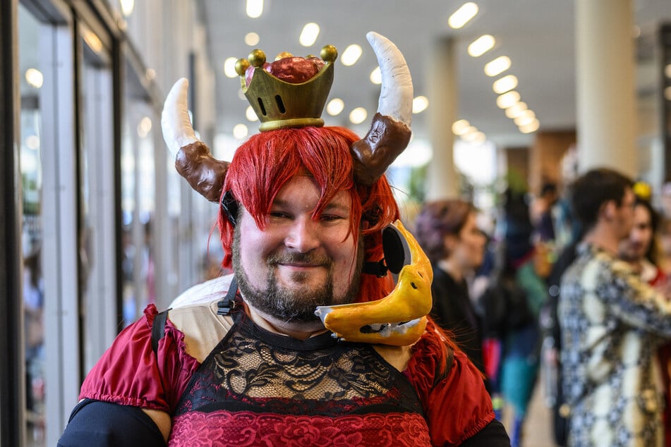 "Bowsette"-Cosplayer Carsten Schenk (37) hat sich das Kleid gekauft und die Ärmel selbst genäht.