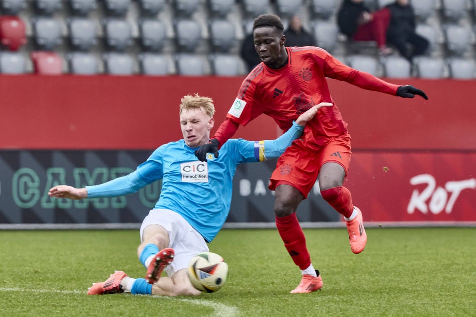 Josua von Baer (19, l.) spielte im Vorjahr noch für den CFC in der DFB-Nachwuchsliga.