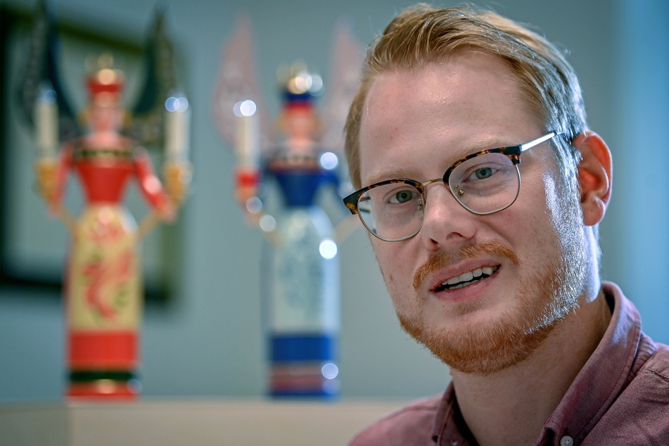 Schwere Zeiten für die Männelmacher! Frederic Günther (34) vom Verband Erzgebirgischer Kunsthandwerker appelliert an die Politik.