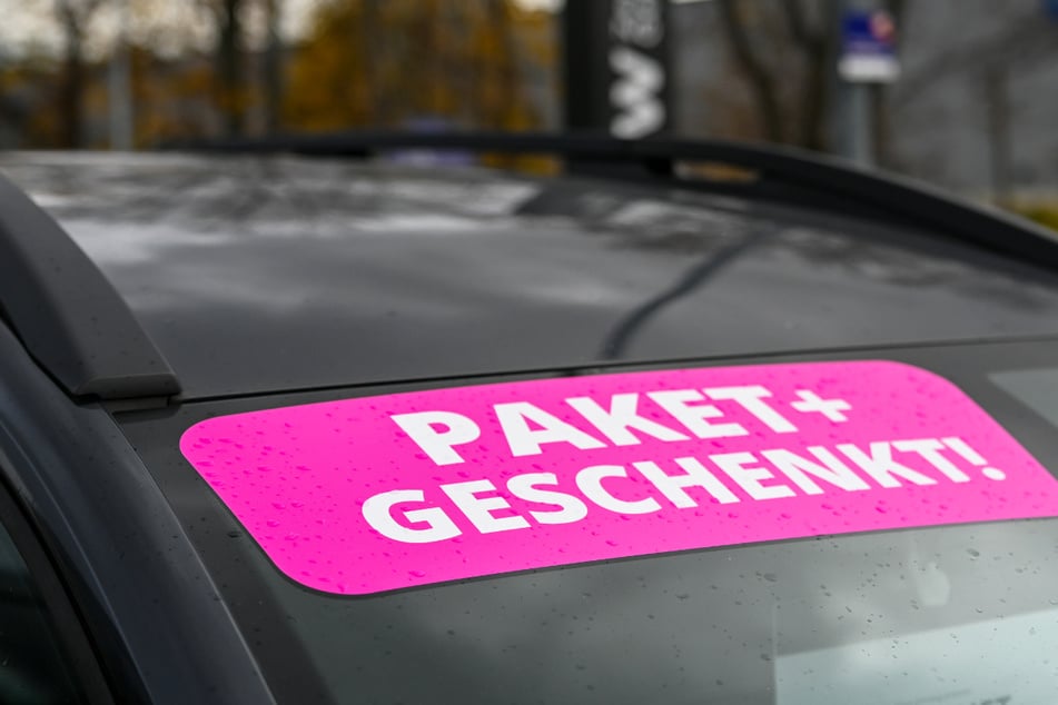 Alle Aktionsfahrzeuge sind mit diesem Sticker auf der Windschutz gekennzeichnet.