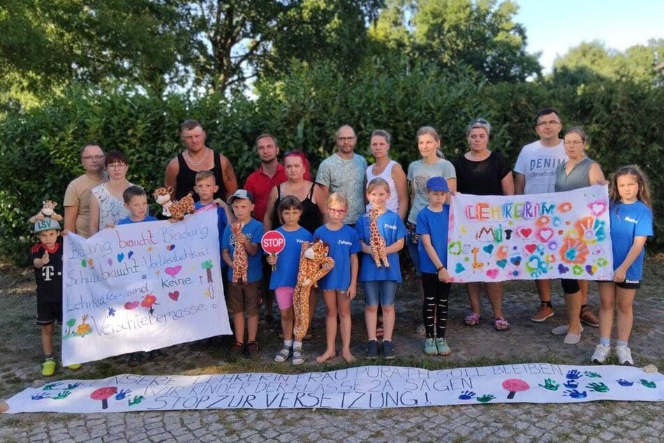 Eine geliebte Klassenlehrerin der "Friedrich-Ludwig-Jahn-Grundschule" in Ponickau (Thiendorf) soll die Schule verlassen - damit sind zahlreiche Schüler und Eltern nicht einverstanden.
