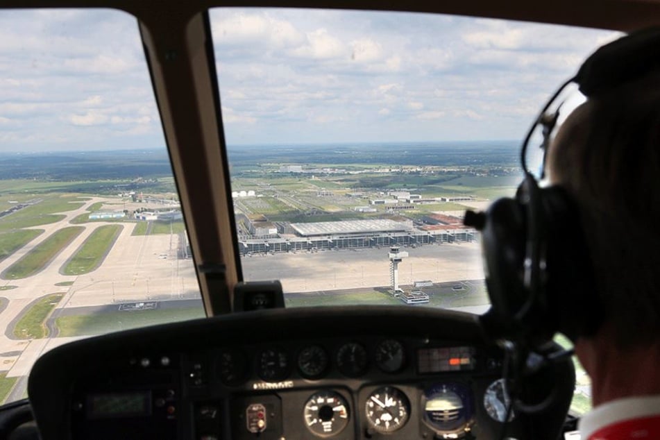 Der Angeklagte soll mindestens einen Piloten mit einem Laserpointer geblendet haben.