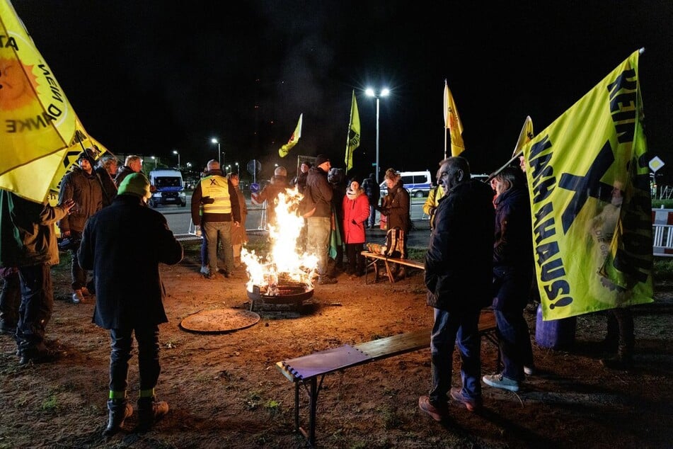 Die Demonstrationen und Mahnwachen bei den ersten beiden Castor-Transporten durch NRW verliefen allesamt friedlich.