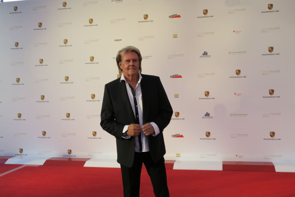 Howard Carpendale war nicht nur als Gast beim Opernball, sondern trat sogar während der Show auf.