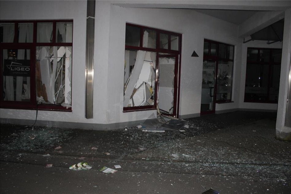 Geldautomat in Siegen gesprengt: Gebäude stark beschädigt