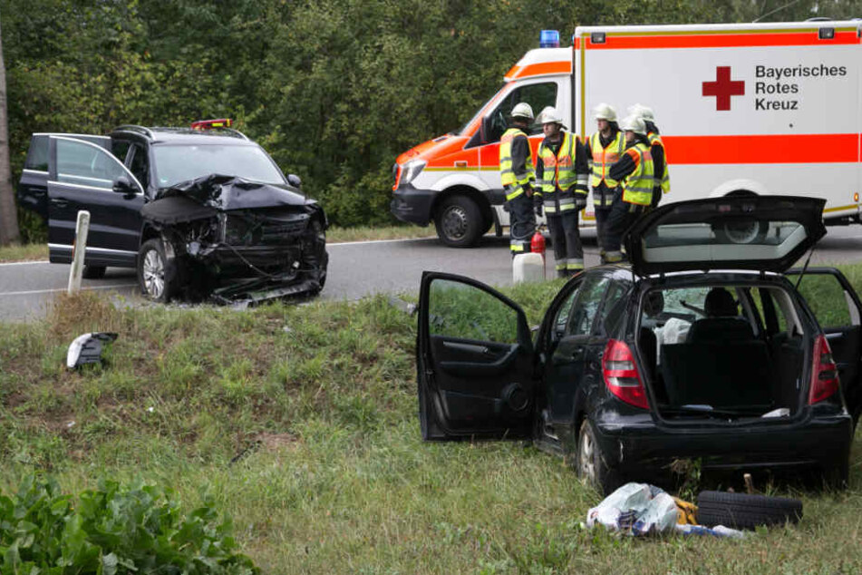 Bei dem schweren Unfall nahe Plößberg wurden drei Menschen teils schwer verletzt.