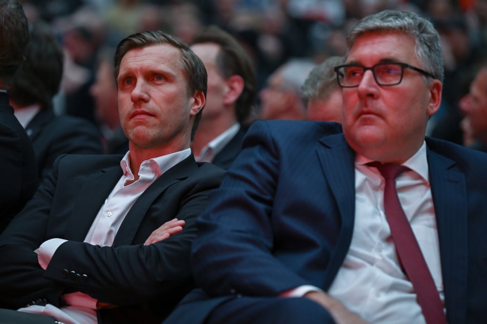 SGE-Sportvorstand Markus Krösche (45, l.) und Vorstandssprecher Axel Hellmann (54) müssen zukünftig noch mehr auf die Zahlen des Klubs achten.