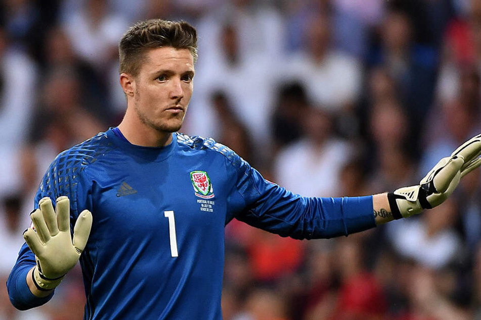 Der walisische Nationaltorwart Wayne Hennessey (32) wird wegen eines angeblichen Hitler-Grußes nicht bestraft.