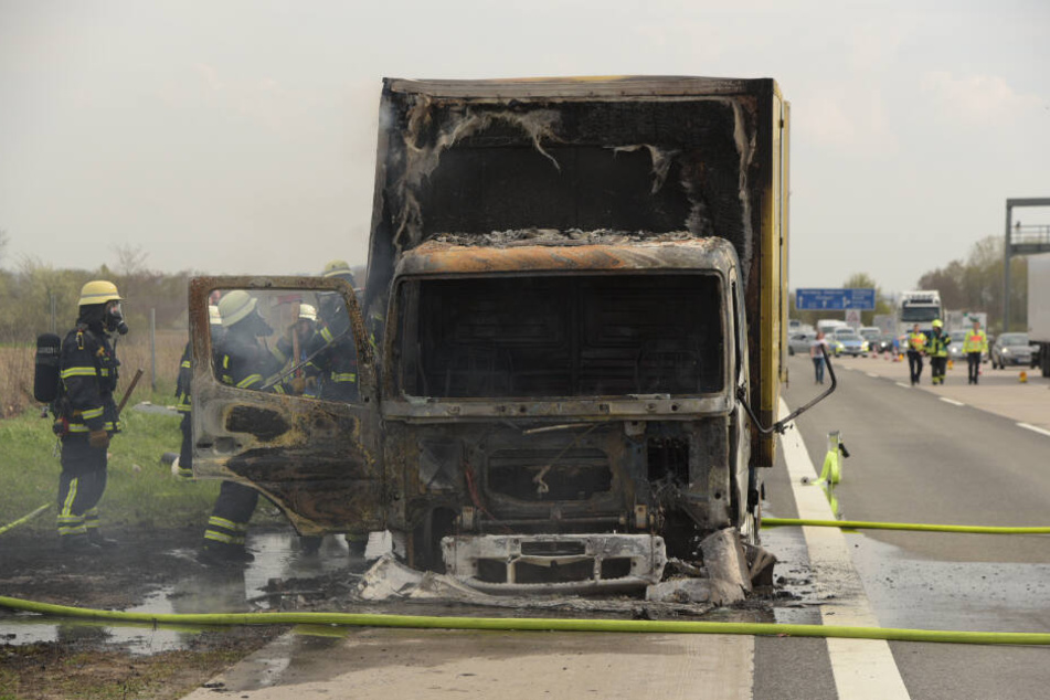 Der LKW-Fahrer schaffte es noch rechtzeitig, auf dem Standstreifen zu halten und sich in Sicherheit zu bringen.