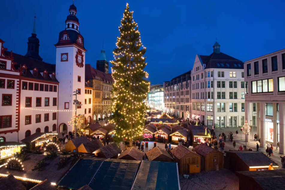 Der Chemnitzer Weihnachtsmarkt ist seit Freitag geöffnet.