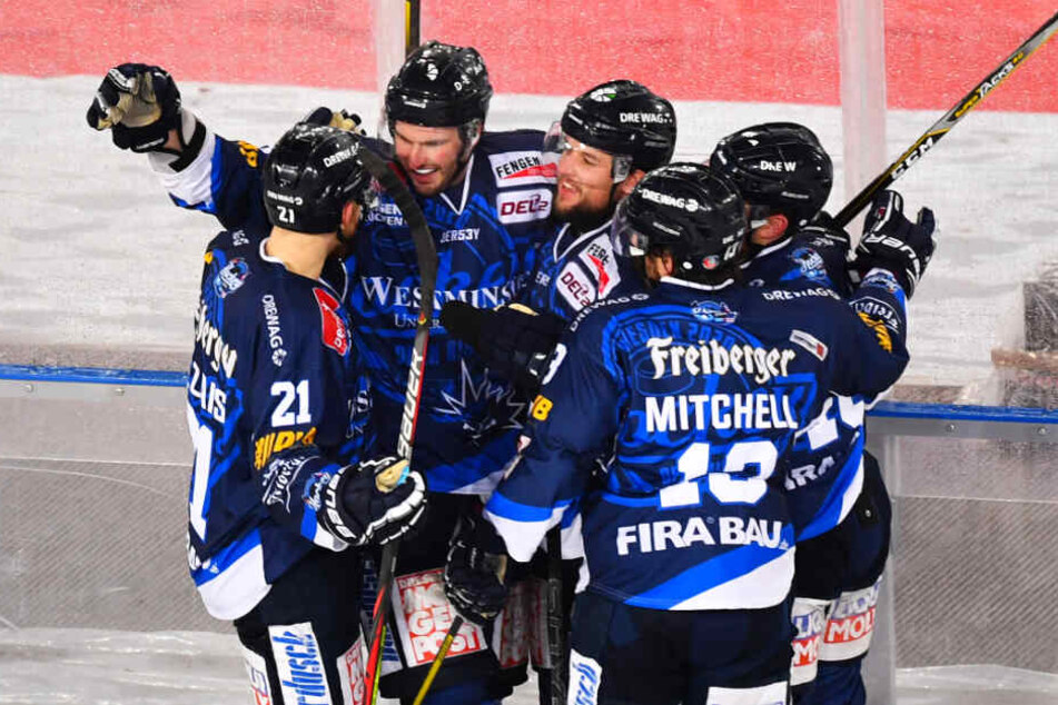 Am Ende behielten die Dresdner Eislöwen mit 5:3 die Oberhand.