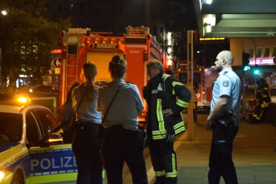Die Polizei am Kölner Ebertplatz fand keine Spuren, allerdings einen Obdachlosen mit einer Schreckschusswaffe.
