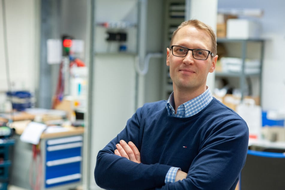 Michael Barnitzki (42), Chef der Omexom Ebehako GmbH sucht Elektroniker-Lehrlinge, die auch Abitur machen wollen.