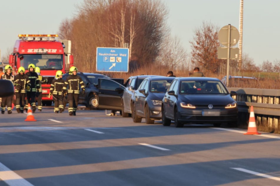 Insgesamt neun Fahrzeuge waren in die drei Unfälle involviert.